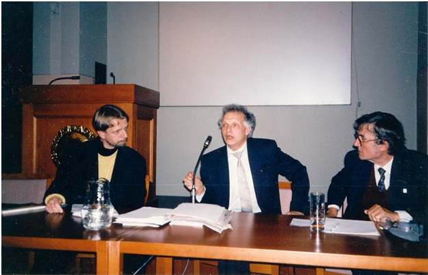 B. Altshuler speaks at The Norwegian Nobel Institute. Kristoffer Gjotterud on the right. Oslo, 1995
